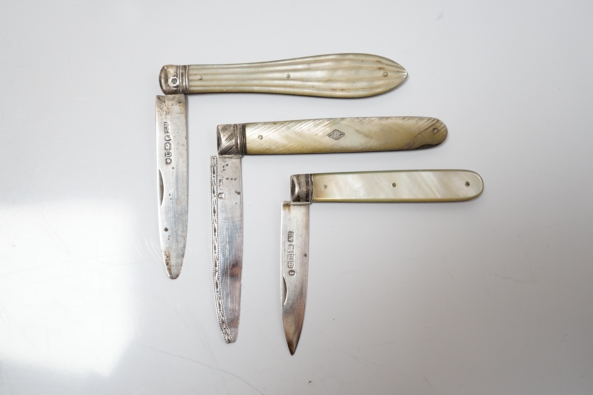 A collection of six assorted Victorian mother of pearl and silver bladed pocket fruit knives, a similar white metal fruit knife and a silver pin case. Condition - poor to fair